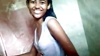 A Miúda Peluda que a Sharlyn adora representar num video de sexo gratuito brasileiro vídeo pessoal.