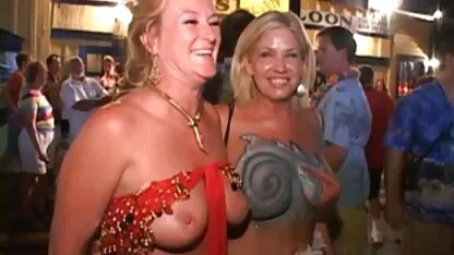 Usei meias quero assistir filme de pornô gratuito sensuais, sentei-me na pila e comecei a montá-la.