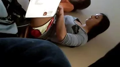 Uma mulher chinesa com cabelo comprido é uma porcaria e fode vídeos pornô grátis vídeos pornô grátis com o branco.