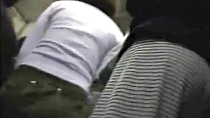 Uma mulher tailandesa linda com Mamas grandes video prorno gratis seduz no sofá.