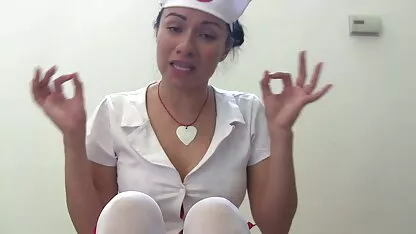 Eve Angel e Blue vídeo gratuito de pornô Angel usam um vibrador para o prazer.