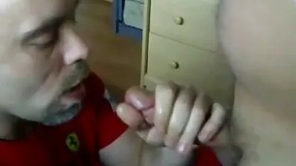 O homem vigia a namorada, os melhores videos pornos gratis a mulher sexy com o pai.