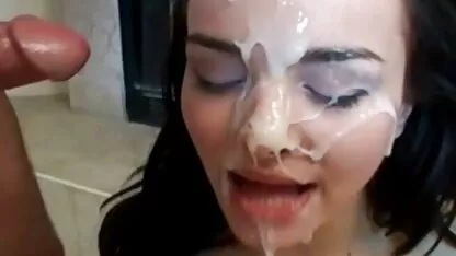 o bonitinho sem experiência tem os pés e os vídeos de pornos grátis dedos dos pés a latejar