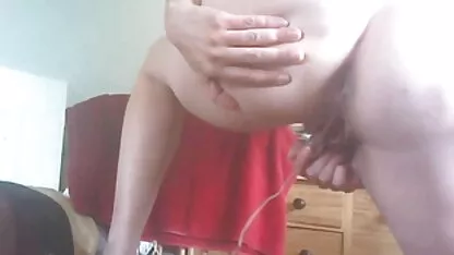 A ruiva domina vídeos pornô grátis no youtube brinca com uma rata loira como um brinquedo.