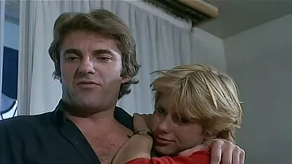 A Cel fodeu a irmã Adormecida de uma amiga enquanto estava sozinha em vídeo de pornografia gratuito casa.