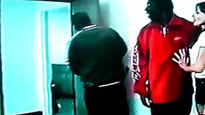 Os amantes britânicos chupam tubos vídeo pornô gratuitamente de carne e adoram sexo a três em collants e sapatos de salto alto