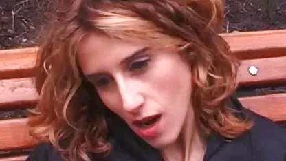A rapariga flexível do ioga, Jennifer White, comeu xvídeos pornô gratuitos na cama.
