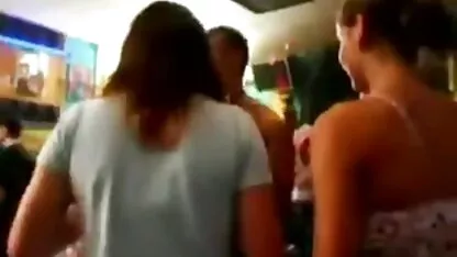 O tipo vídeos pornô brasileiro gratuito transforma o cu apertado num grande idiota por Pila