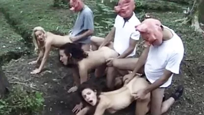 Ela levanta o rabo e filme pornô gratuito fode a sua grande rata