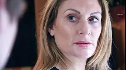 Morena parece boa como site filmes porno gratis deixa um fio de urina