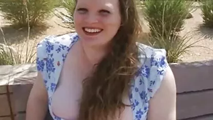 Ela mostra o seu pau e os homens batem uns sexo gratis em portugues nos outros.