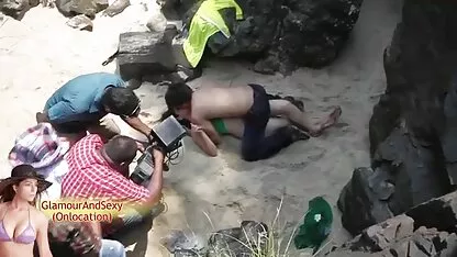 Ébano pago pelo Peter por filme pornô caseiro gratuito sexo inter-racial num bar