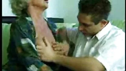 Loira vídeo de pornô vídeo de pornô grátis excitada Danielle Maye Стриптизирует antes das cuecas abertas para uma rata super quente a divertir-se antes da ejaculação