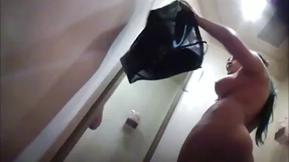 A velha excitada bebe duas videos porno em desenho gratis caçadeiras ao mesmo tempo.