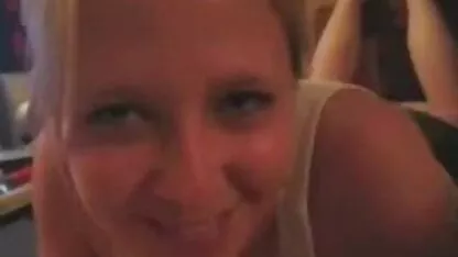 A loira peluda leva duas pilas vídeo pornô grátis português pretas enquanto a Dolly observa