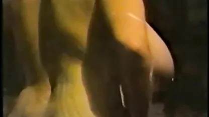 A avó flácida tem uma videos online de sexo gratis pila dupla perto do lago.
