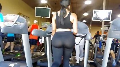 Os dedos do marido a acariciar buracos na quero ver vídeo pornô gratuito vagina e o ânus a remover o telemóvel da mulher.