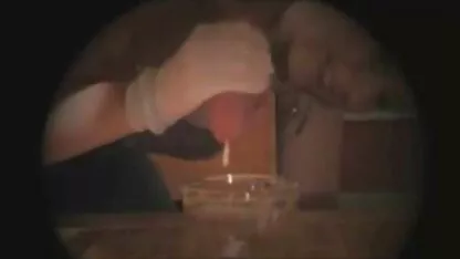 Rapariga de olhos grandes suga ao ar livre na vídeos pornográfico gratuito neve no frio