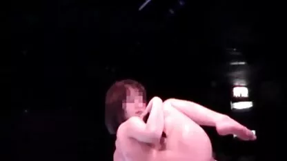 O pai videos pornograficos brasileiros gratuitos lambe a rata da filha e põe a pila dele.