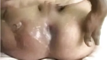 O engenheiro mede o cabelo vedeo pono gratis loiro na rata com um gabarito de espartilho.