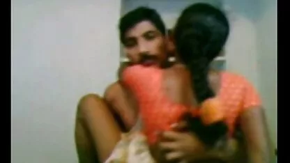 Freiras dissolutas chupam o enorme eldak do Padre site de video porno gratis