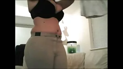 Beldade Europeia sexo gratis com idosos a bater à frente da boneca do namorado