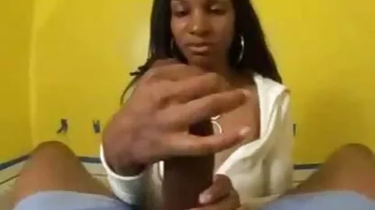 Durante o Fisting, a mulher virou o rabo e vídeos pornô grátis em português vagina de um amigo para dentro e para fora